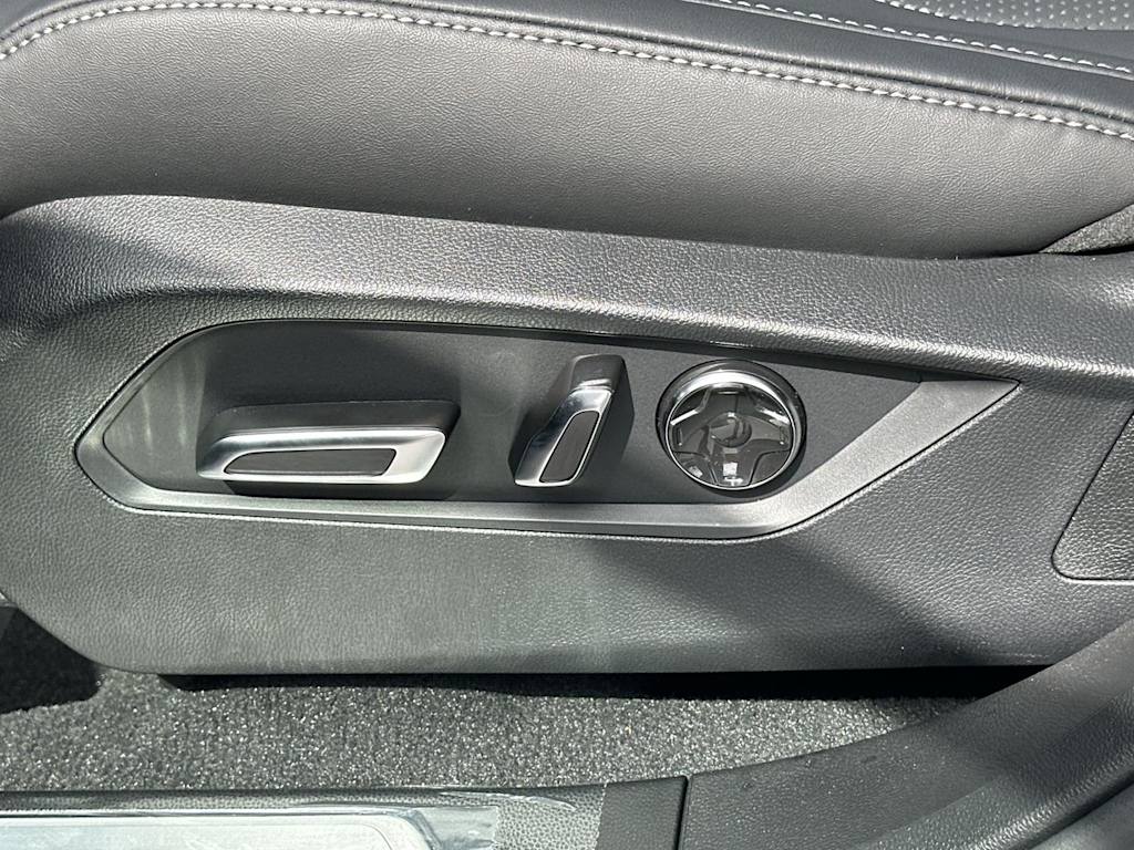 Thumbnail: 2025 Acura RDX - 23