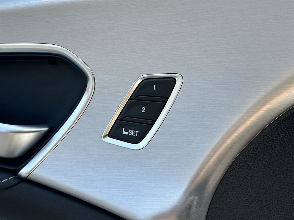 Thumbnail: 2025 Acura RDX - 31