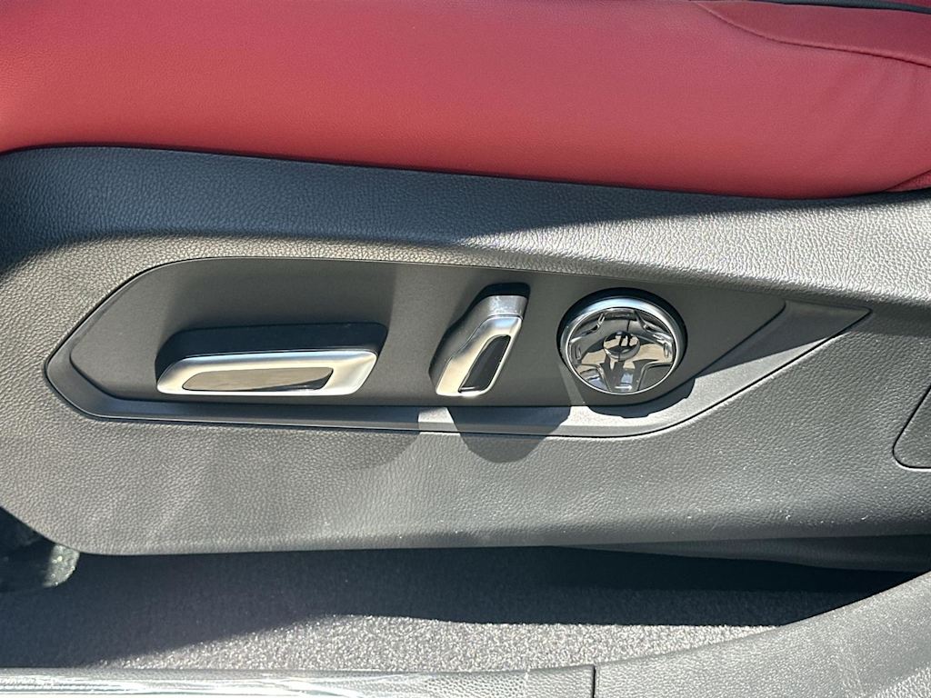 Thumbnail: 2025 Acura RDX - 22