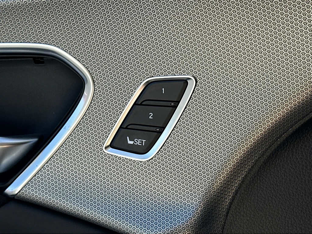 Thumbnail: 2025 Acura RDX - 31