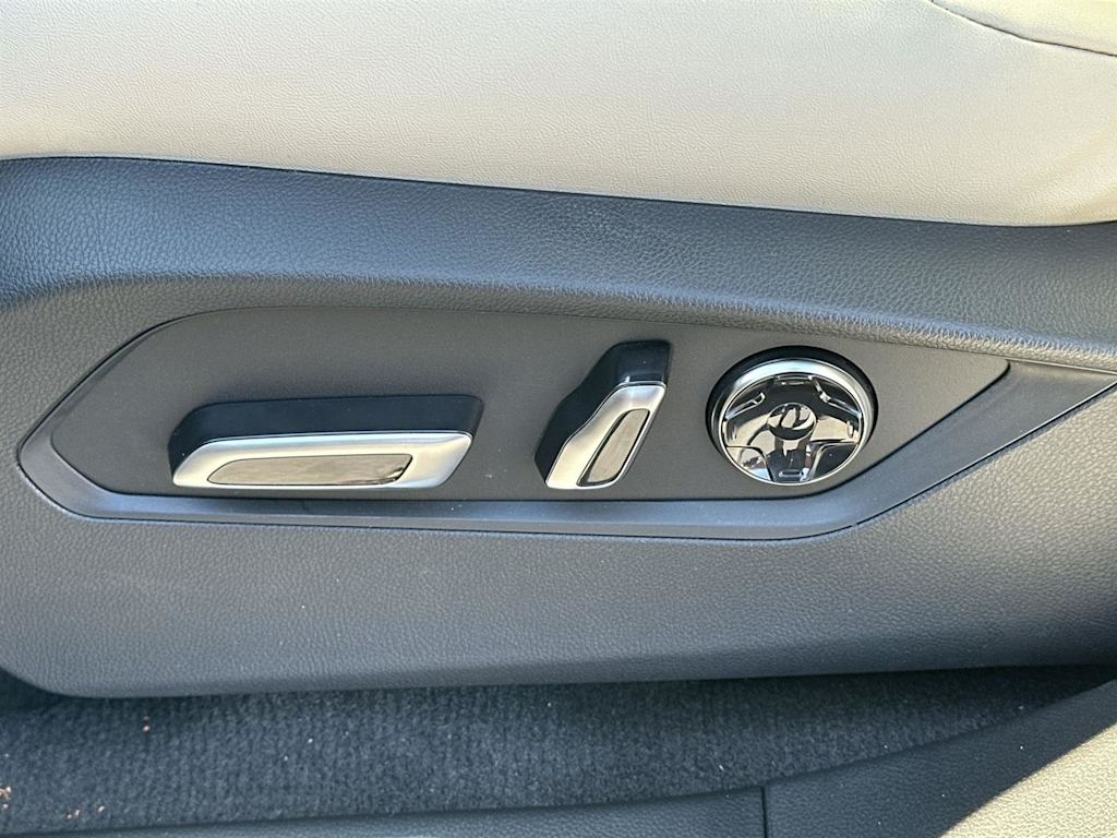 Thumbnail: 2025 Acura RDX - 23