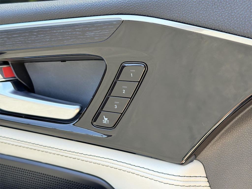 Thumbnail: 2025 Acura MDX - 33