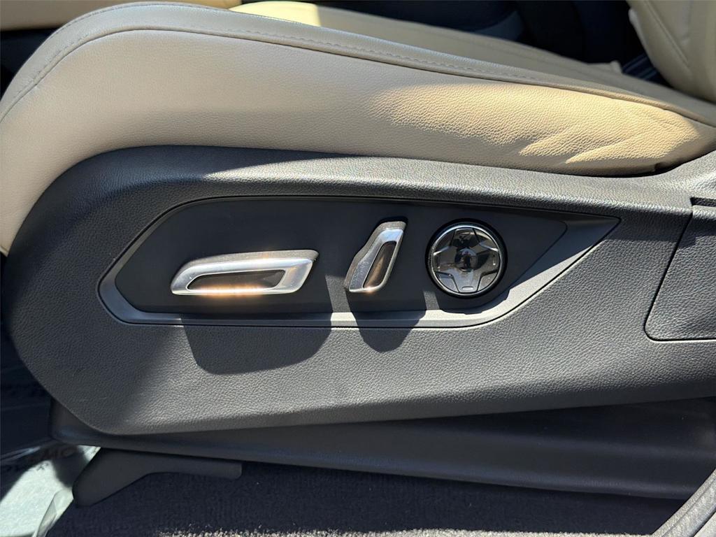 Thumbnail: 2022 Acura MDX - 22