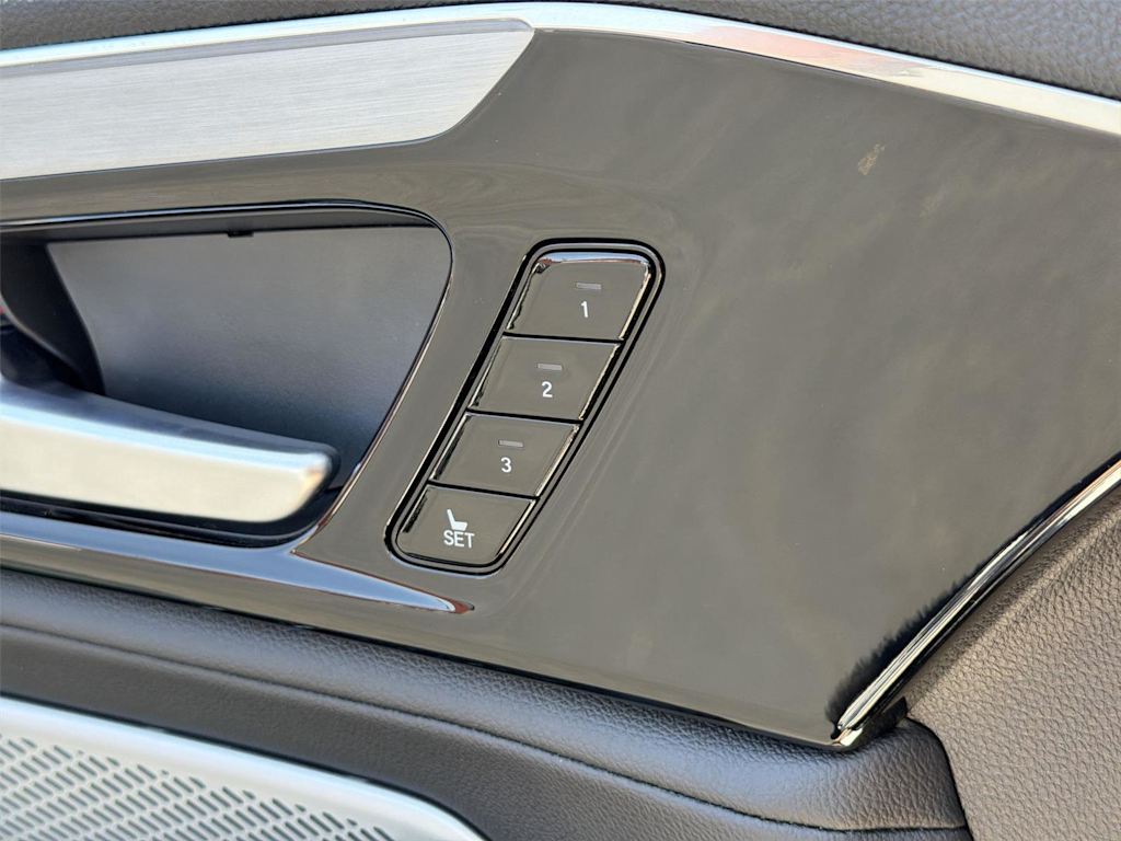 Thumbnail: 2025 Acura MDX - 33
