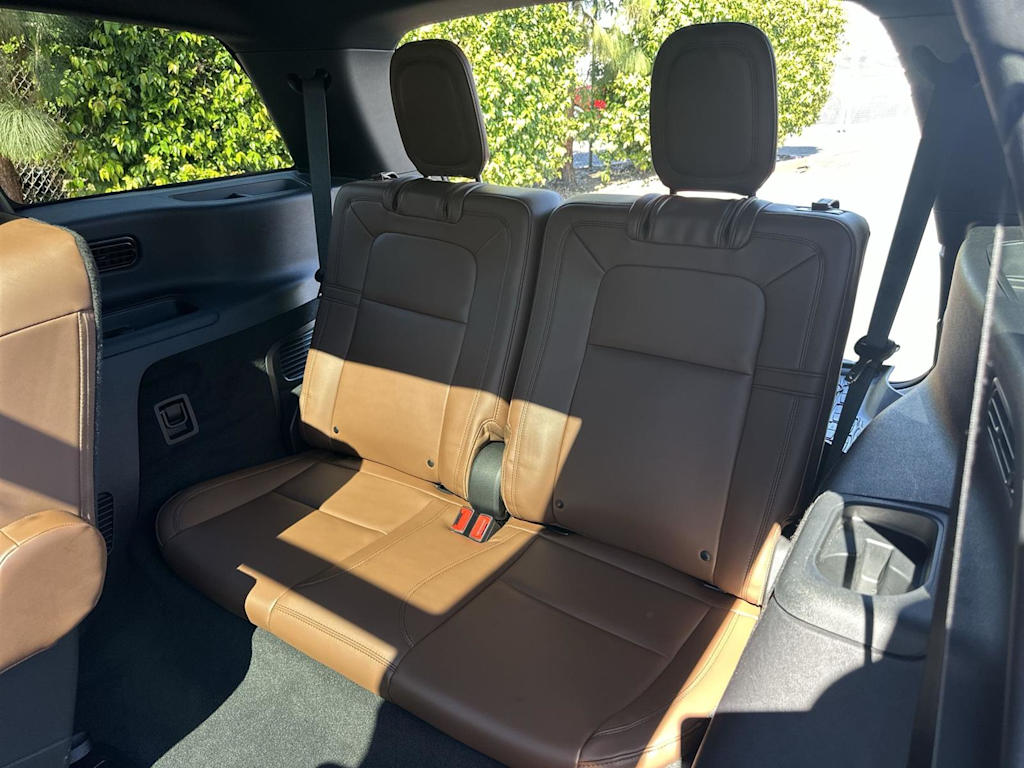 Thumbnail: 2022 Lincoln Aviator - 31