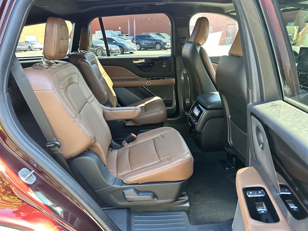 Thumbnail: 2022 Lincoln Aviator - 12