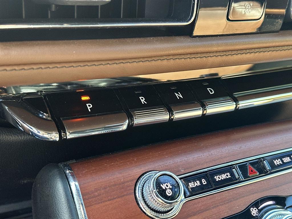 Thumbnail: 2022 Lincoln Aviator - 21