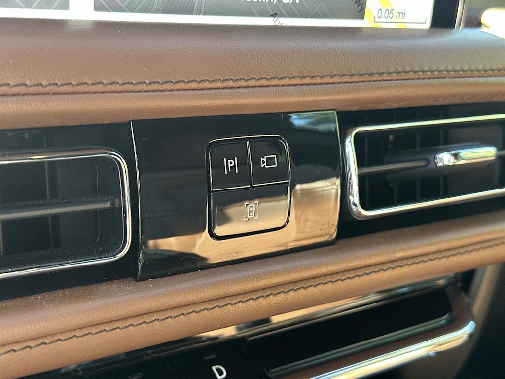 Thumbnail: 2022 Lincoln Aviator - 26