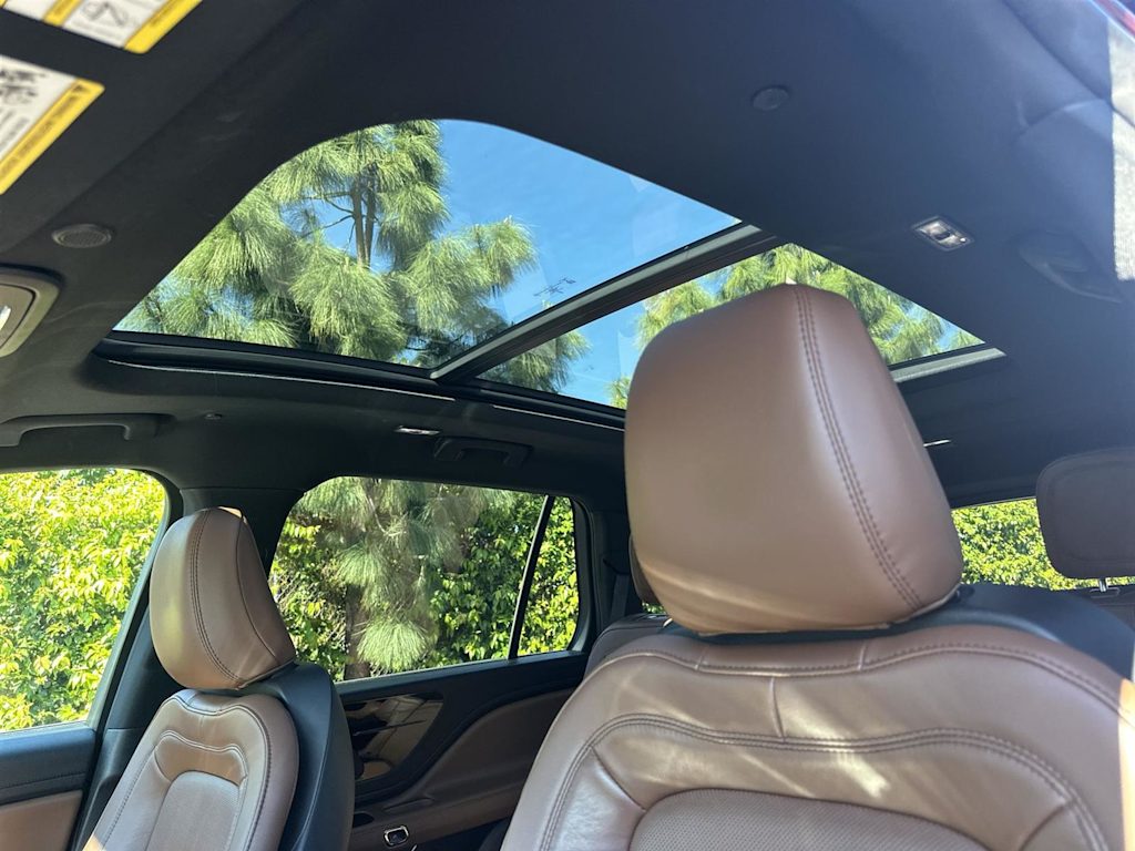 Thumbnail: 2022 Lincoln Aviator - 30