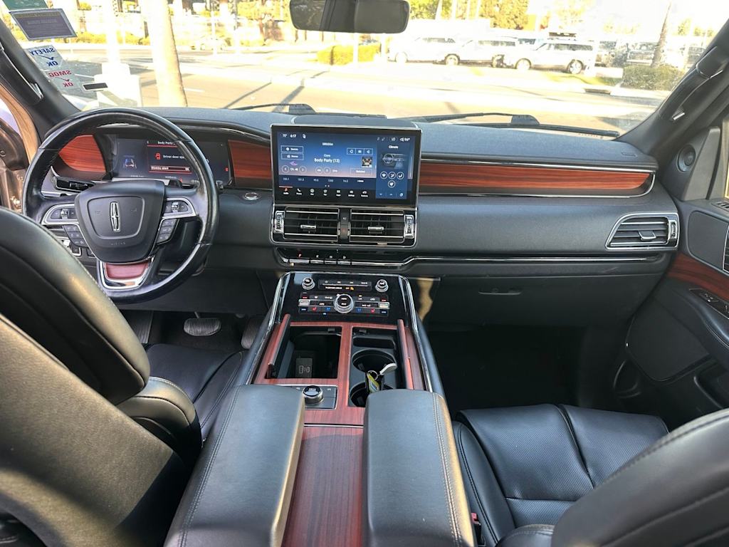 Thumbnail: 2024 Lincoln Navigator - 7