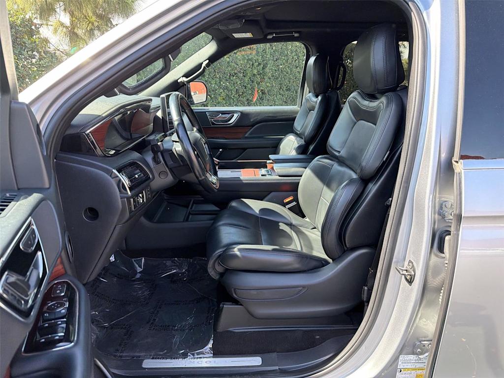 Thumbnail: 2024 Lincoln Navigator - 10