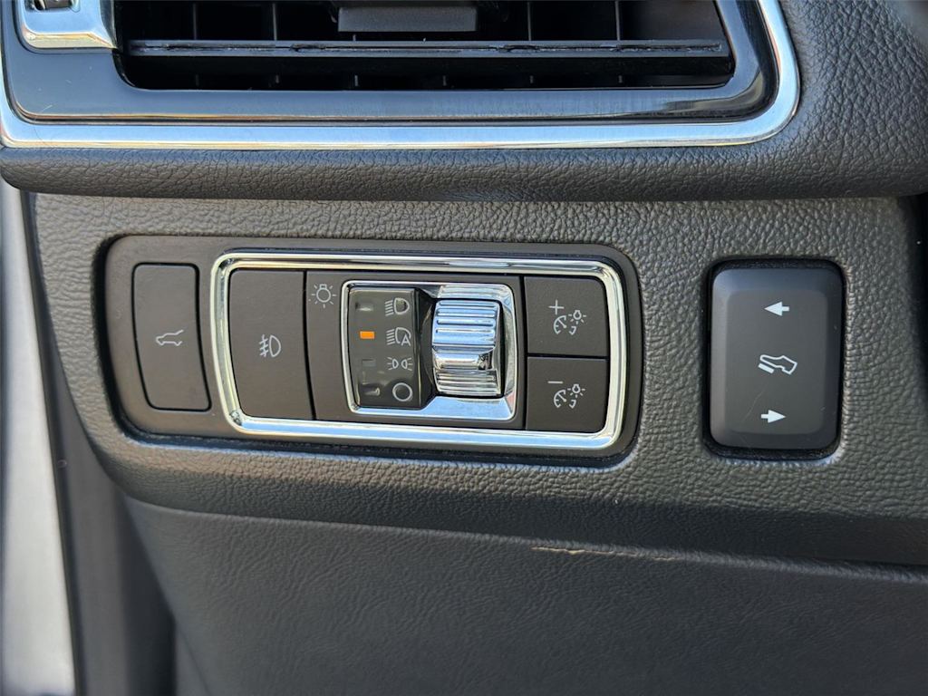 Thumbnail: 2024 Lincoln Navigator - 32