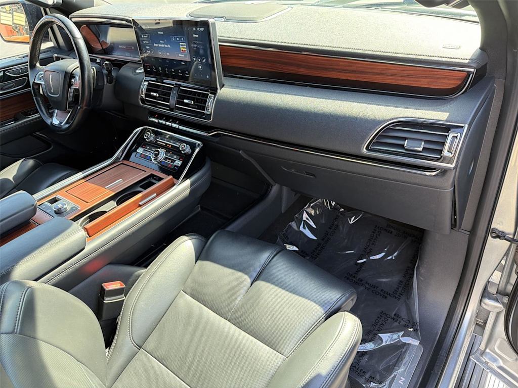 Thumbnail: 2024 Lincoln Navigator - 13