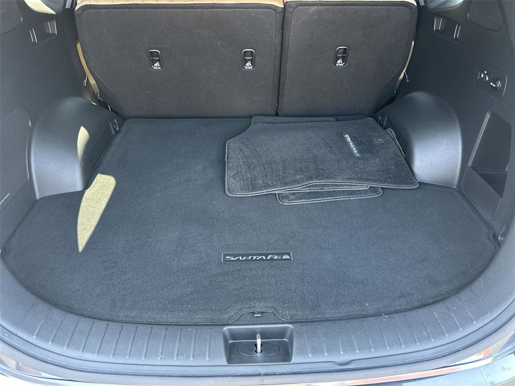 Thumbnail: 2022 Hyundai Santa Fe - 18