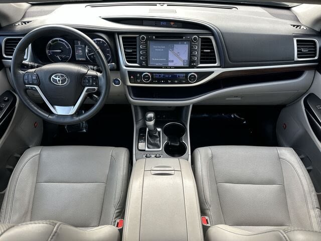 2016 Toyota Highlander Limited 10