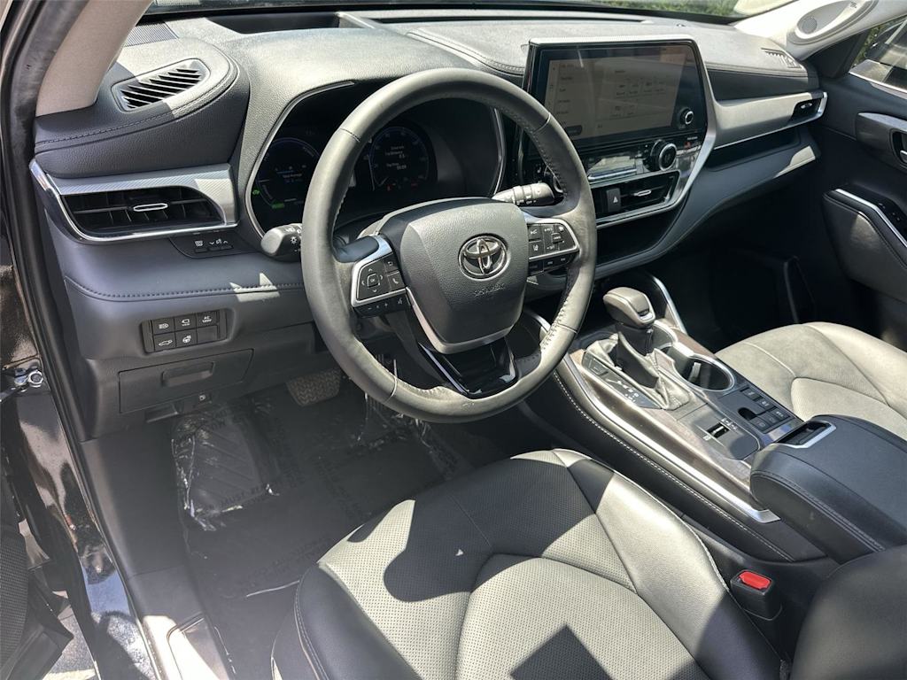 Thumbnail: 2023 Toyota Highlander - 2