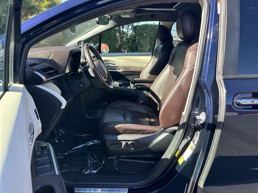 Thumbnail: 2023 Toyota Sienna - 10