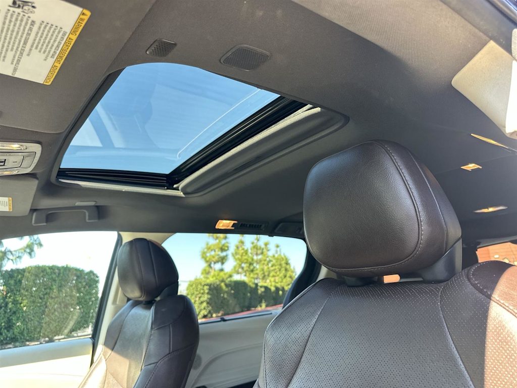 Thumbnail: 2023 Toyota Sienna - 30