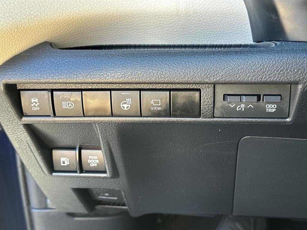 Thumbnail: 2023 Toyota Sienna - 29