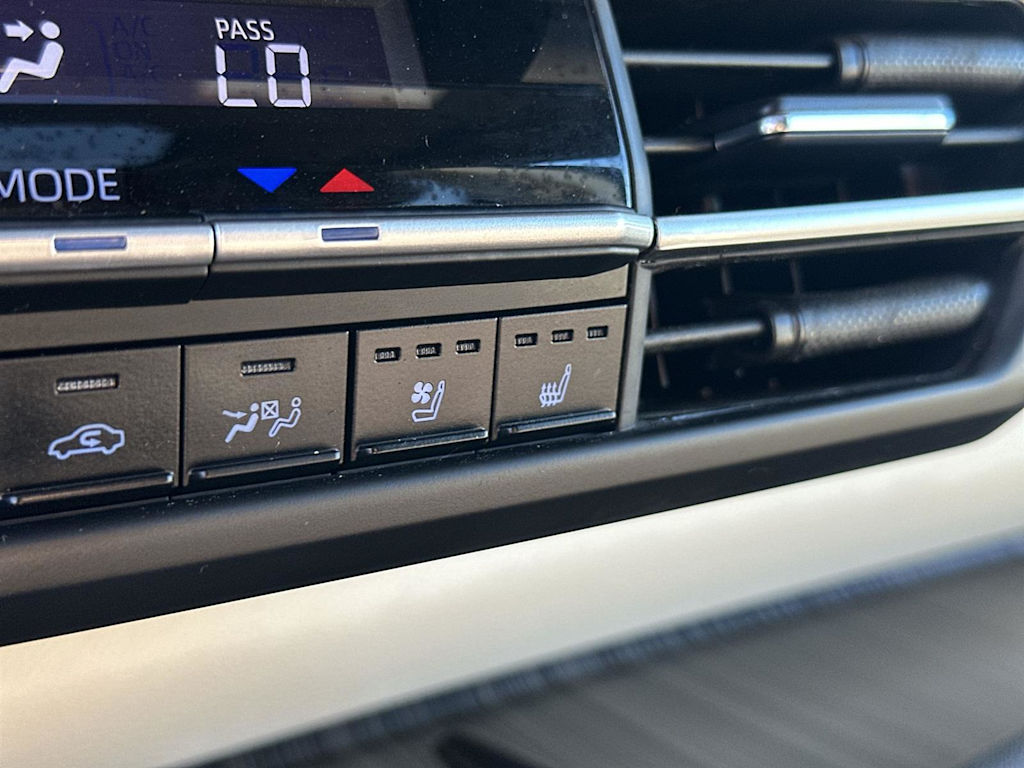 Thumbnail: 2023 Toyota Sienna - 27