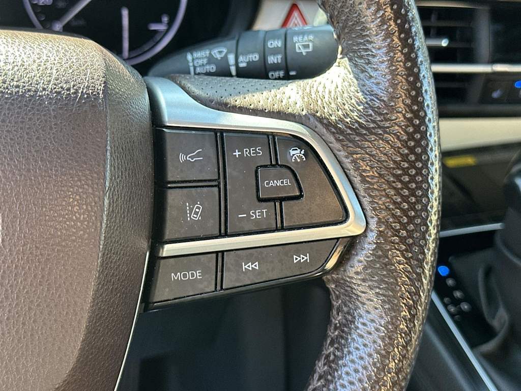 Thumbnail: 2023 Toyota Sienna - 24