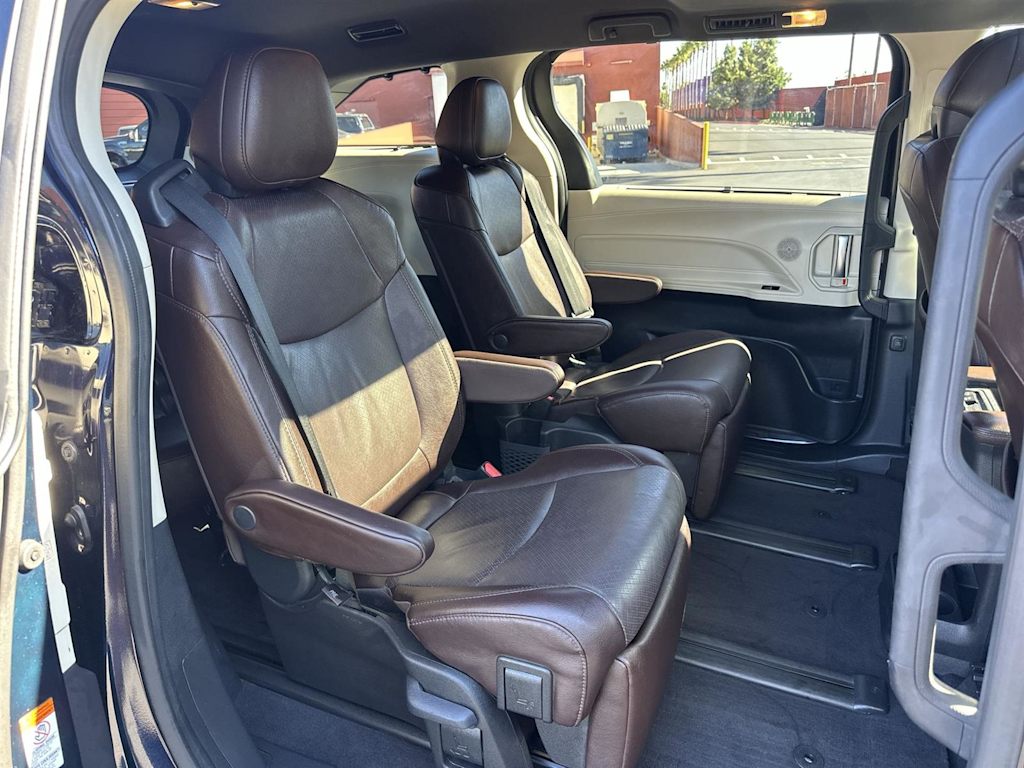 Thumbnail: 2023 Toyota Sienna - 12