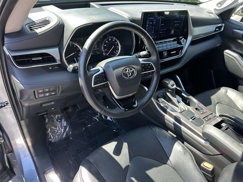 Thumbnail: 2022 Toyota Highlander - 2