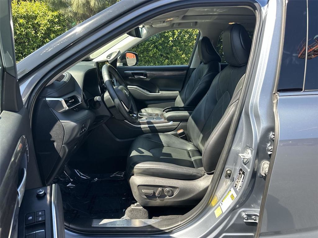 Thumbnail: 2022 Toyota Highlander - 11