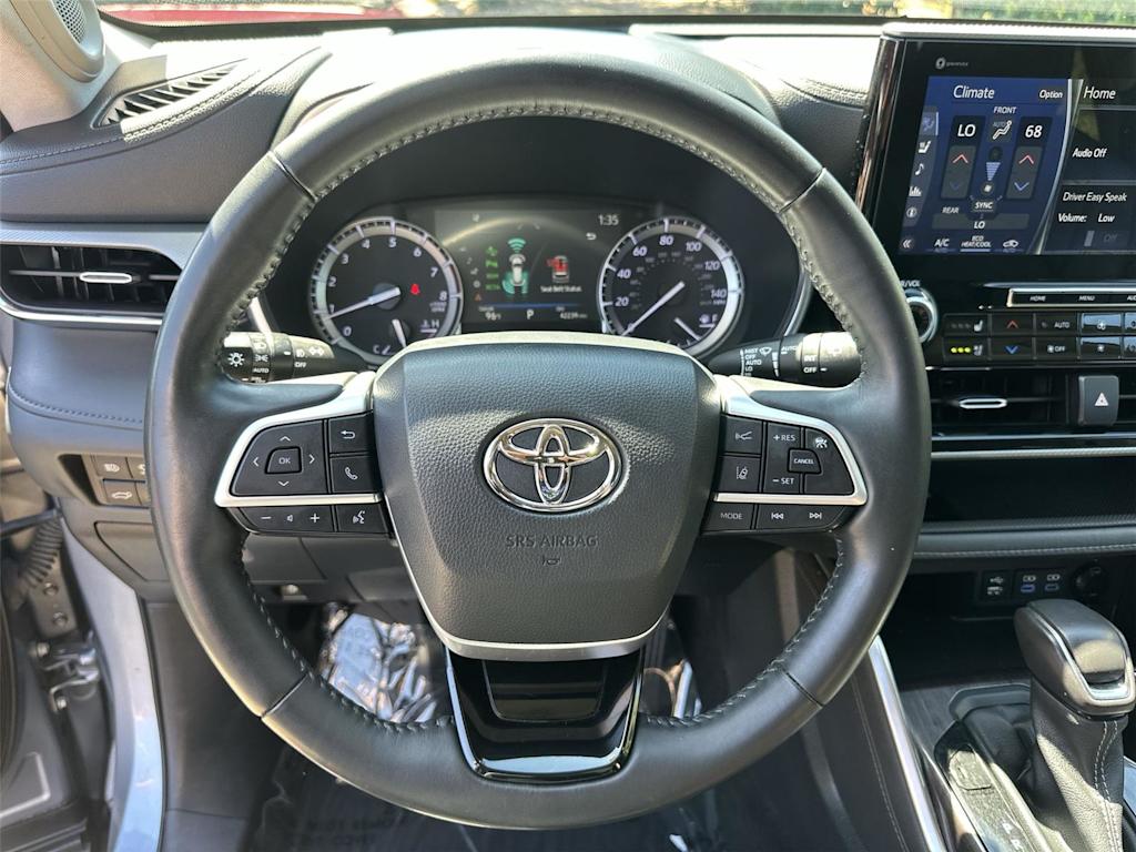 Thumbnail: 2022 Toyota Highlander - 15