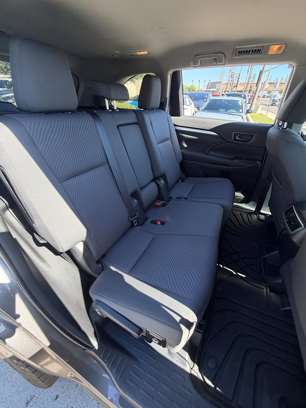 Thumbnail: 2019 Toyota Highlander - 17