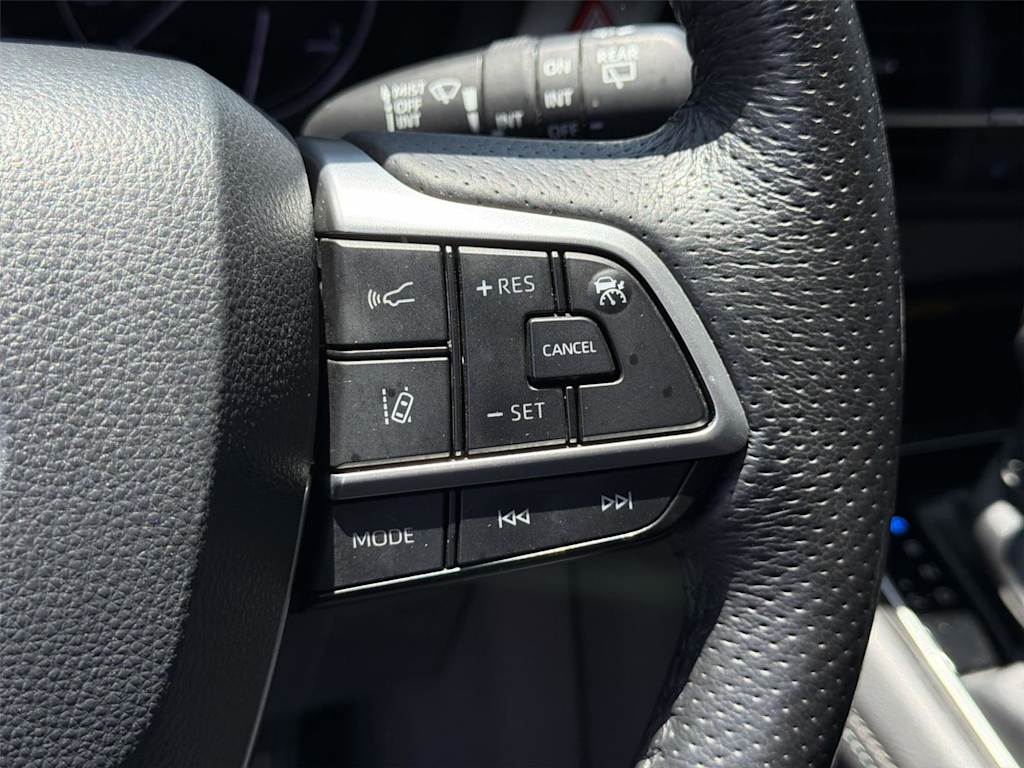 Thumbnail: 2021 Toyota Sienna - 28