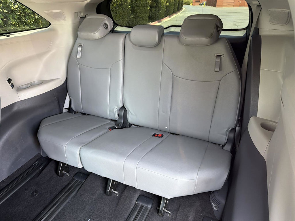 Thumbnail: 2021 Toyota Sienna - 35
