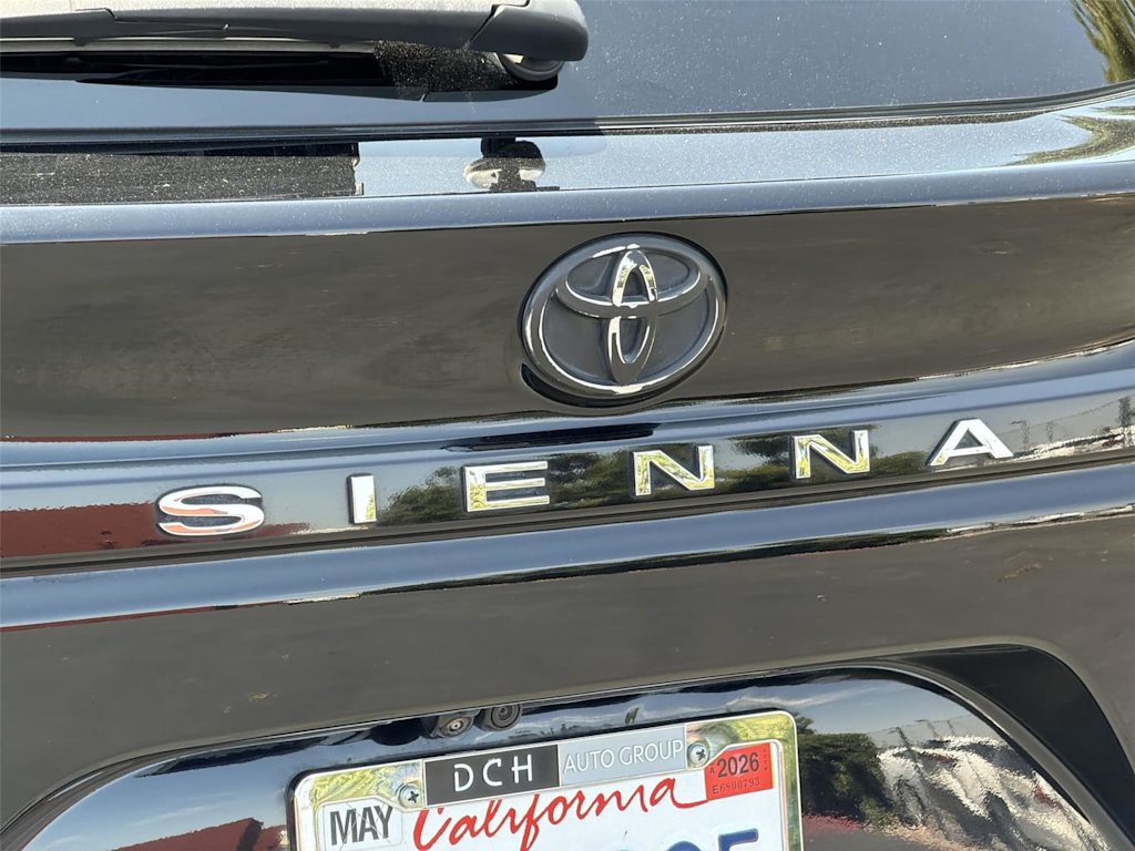 Thumbnail: 2021 Toyota Sienna - 6