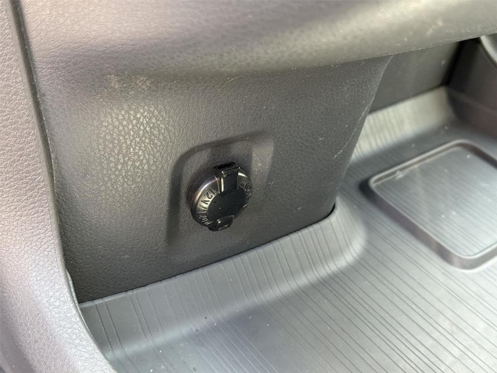 Thumbnail: 2021 Toyota Sienna - 31
