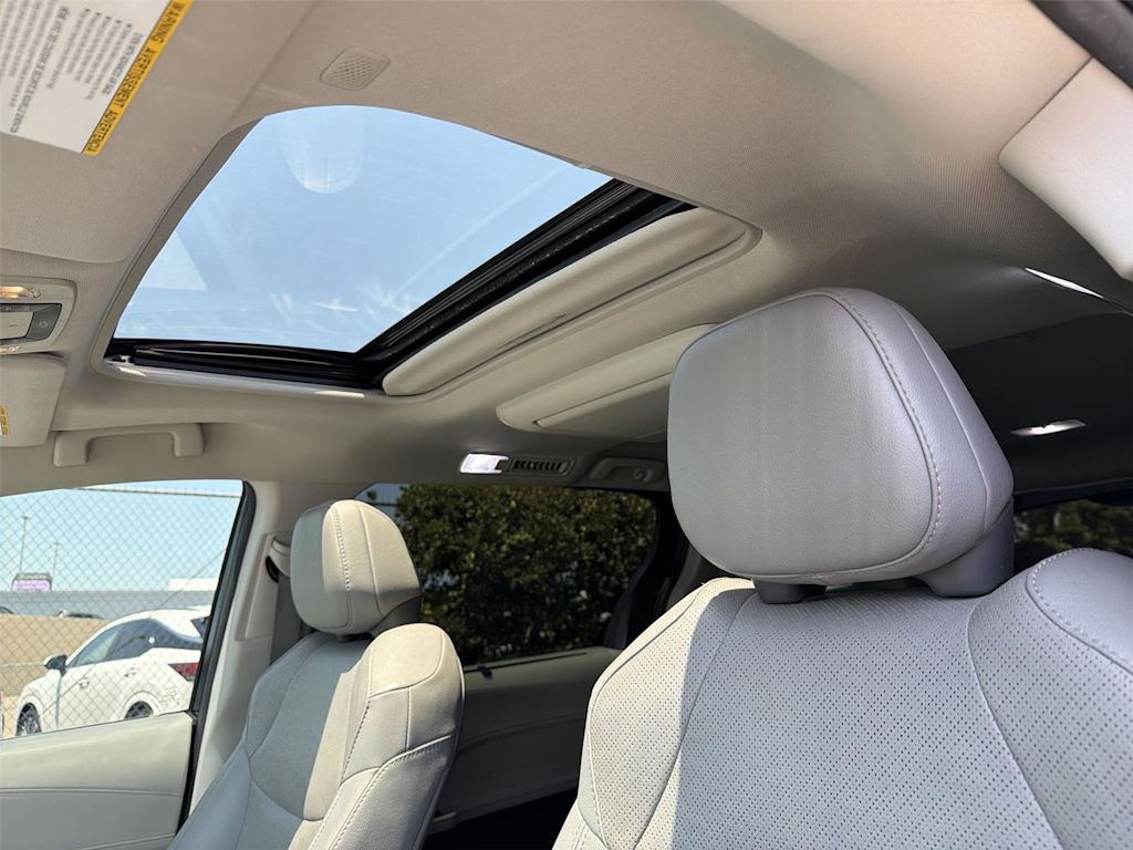 Thumbnail: 2021 Toyota Sienna - 33