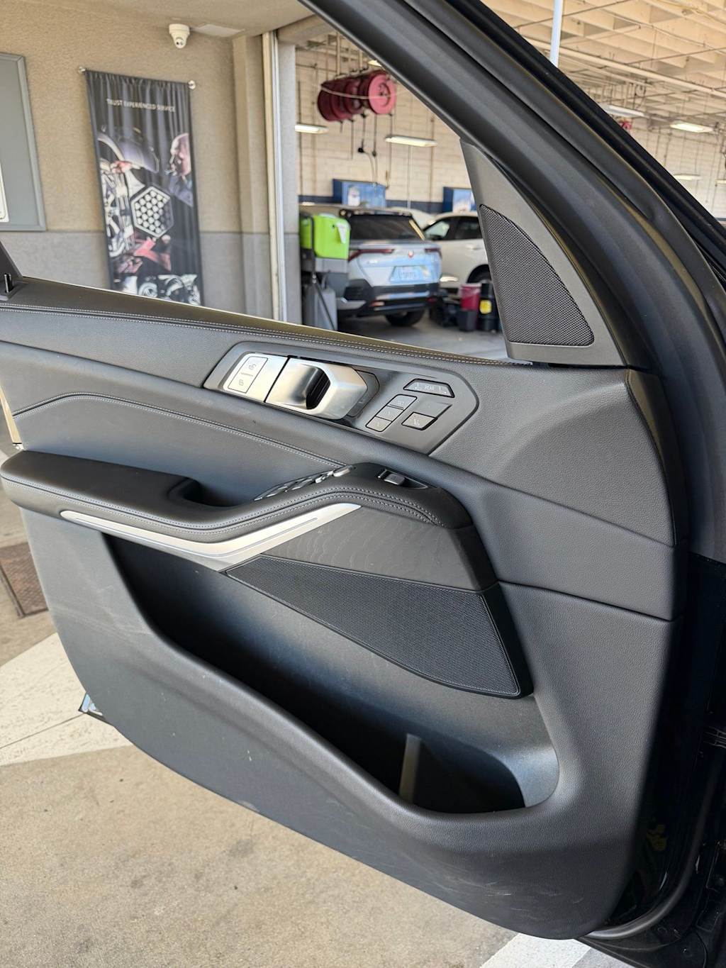 Thumbnail: 2022 BMW X7 - 24
