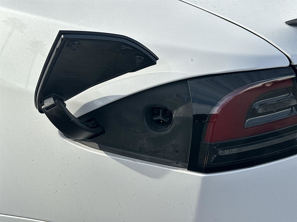 Thumbnail: 2023 Tesla Model S - 19