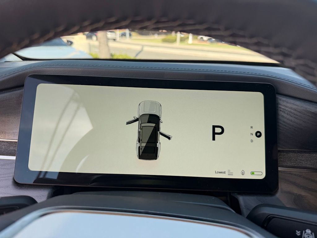 Thumbnail: 2023 Rivian R1S - 20