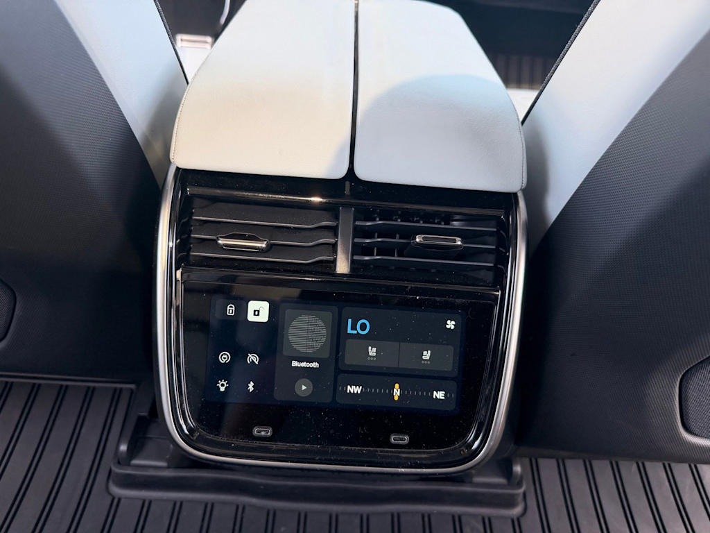 Thumbnail: 2023 Rivian R1S - 22