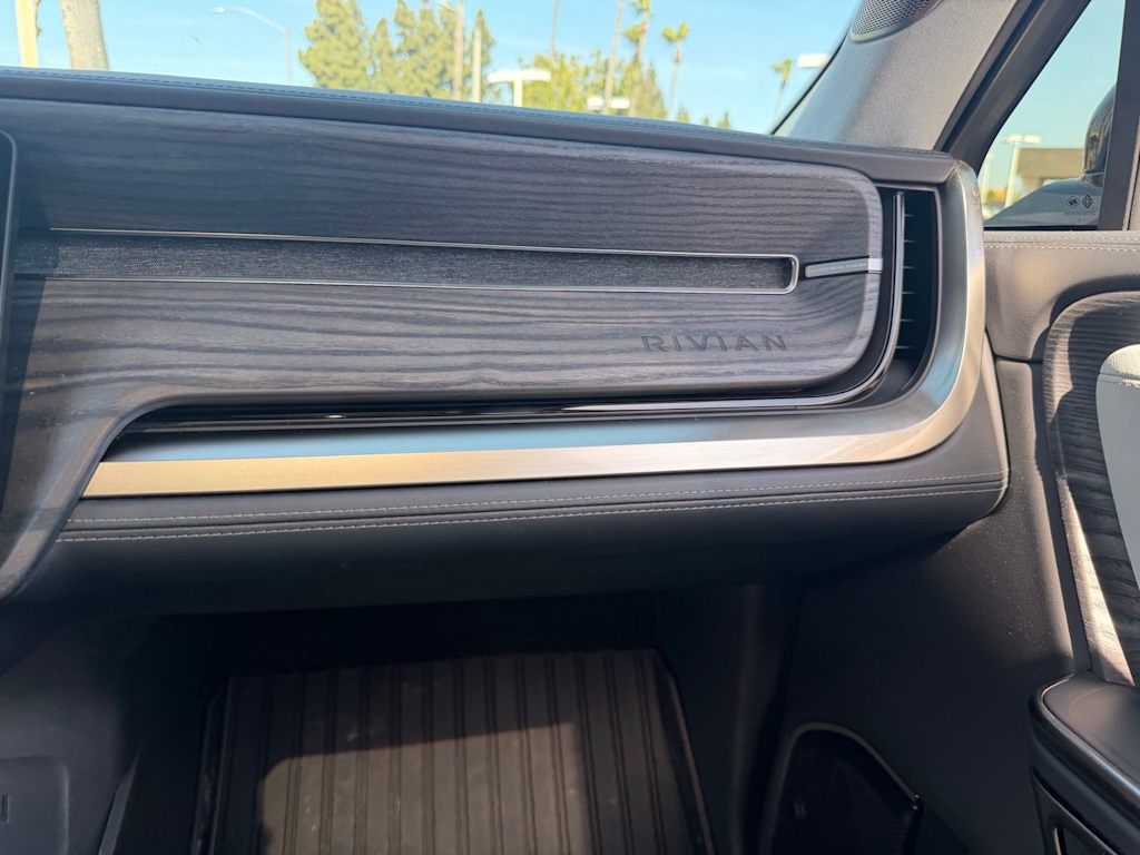 Thumbnail: 2023 Rivian R1S - 21
