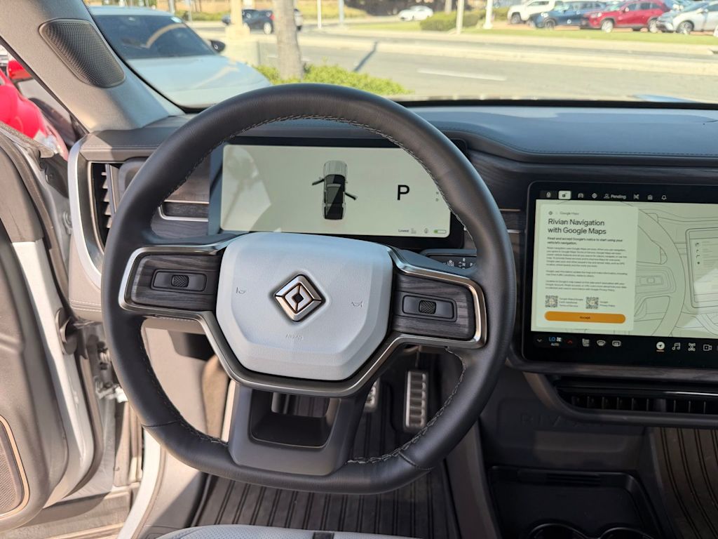 Thumbnail: 2023 Rivian R1S - 2