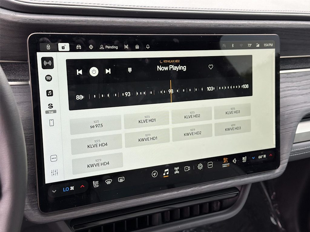 Thumbnail: 2023 Rivian R1S - 16