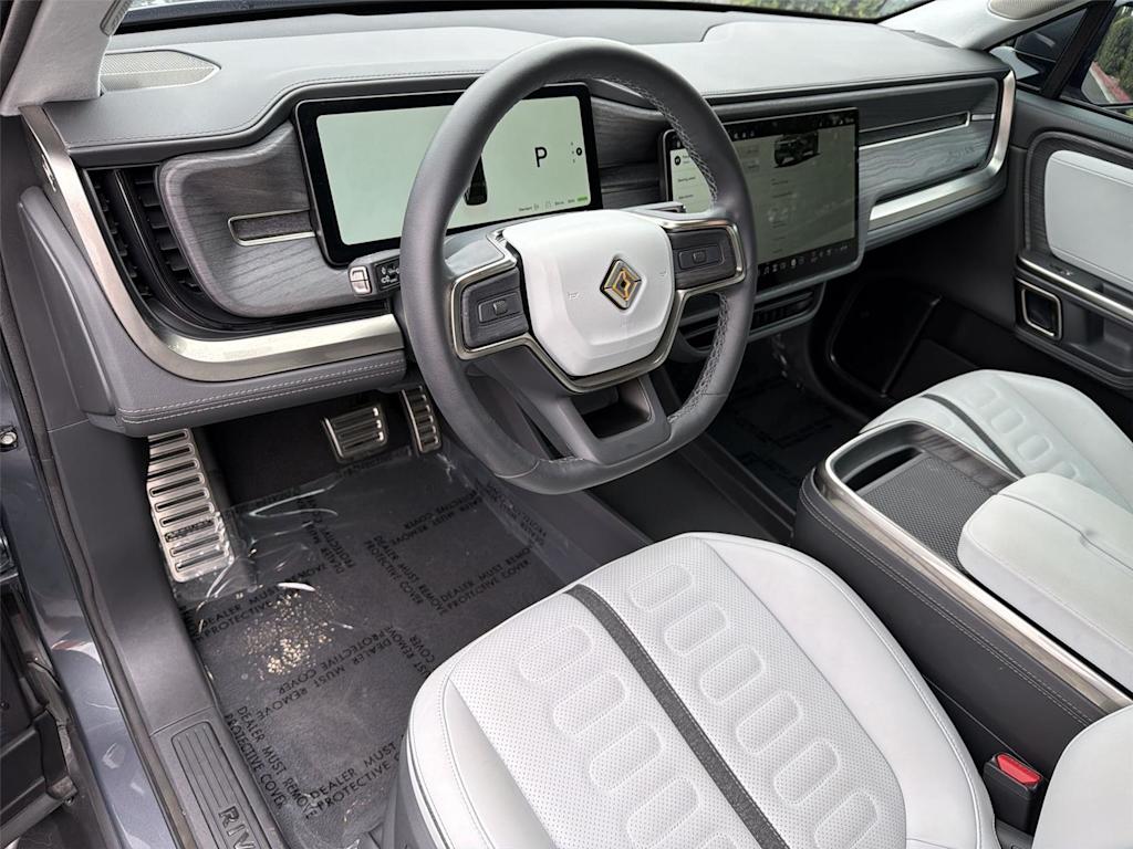 Thumbnail: 2023 Rivian R1S - 2