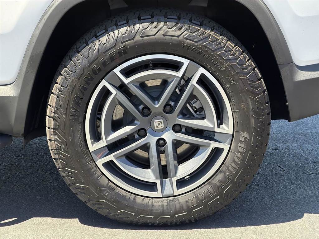 Thumbnail: 2025 Rivian R1S - 8
