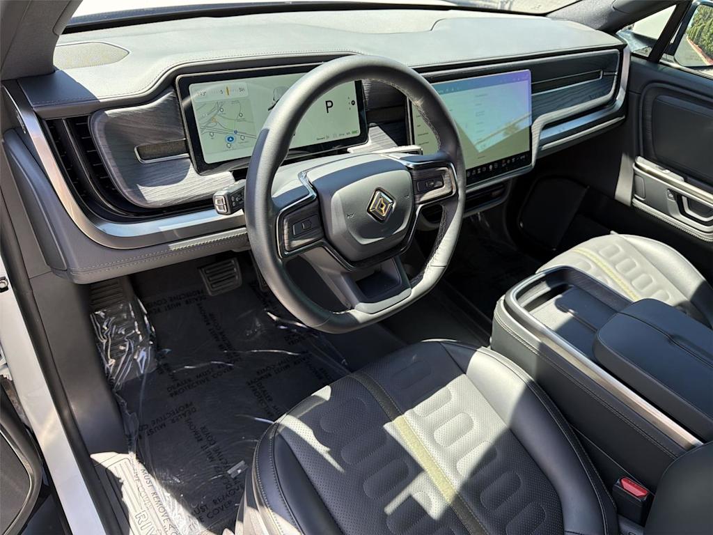 Thumbnail: 2025 Rivian R1S - 2