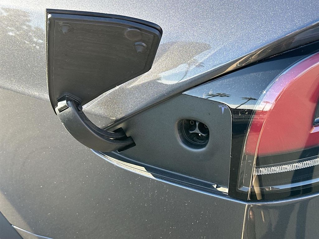 Thumbnail: 2022 Tesla Model X - 16