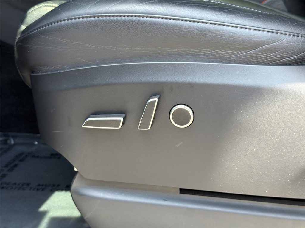 Thumbnail: 2022 Tesla Model X - 24