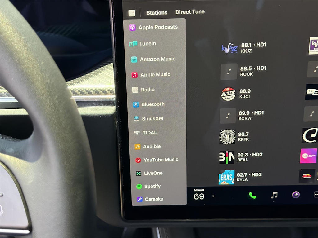 Thumbnail: 2022 Tesla Model X - 16