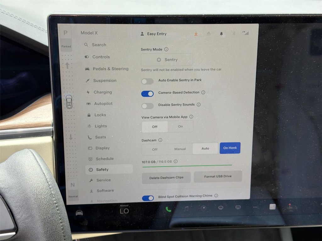 Thumbnail: 2022 Tesla Model X - 32