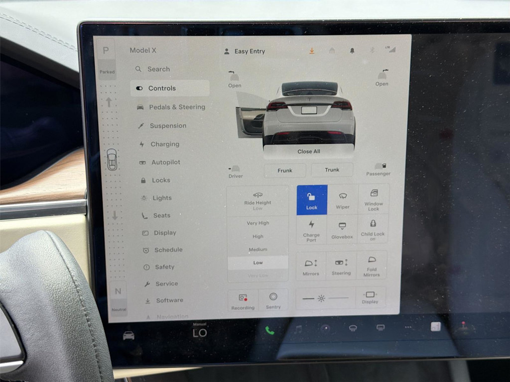 Thumbnail: 2022 Tesla Model X - 28